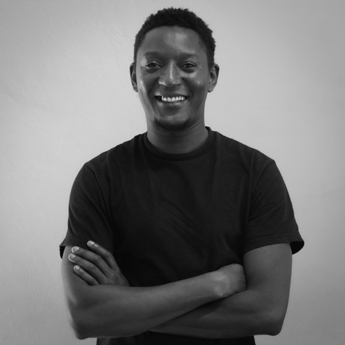 Charles Ngombengombe, professeur de danse contemporaine et danse libre à Roiffieux. Expression et créativité corporelle.