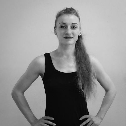 Léa Roux, professeure d’aéro danse, step et renforcement musculaire à Roiffieux. Cardio, tonicité et coordination.