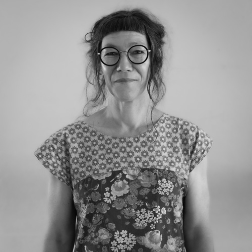 Pascale Deloche, professeure d’éveil corps et langage à Roiffieux. Motricité, sensorialité et créativité.